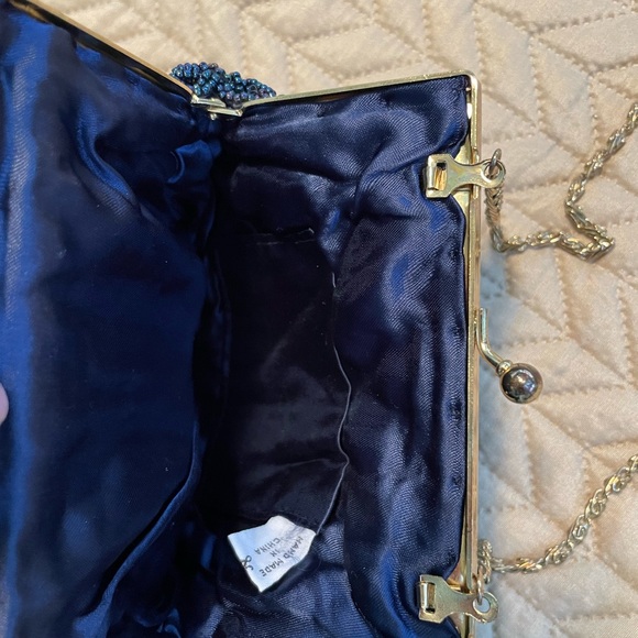 Vintage iridescent navy blue beaded scalloped purse. Good condition - Picture 5 of 9